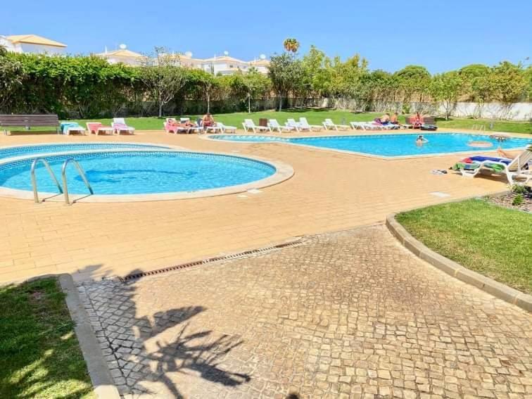 Flamingo'S Apartment W/ 2 Swimming Pool Albufeira Dış mekan fotoğraf